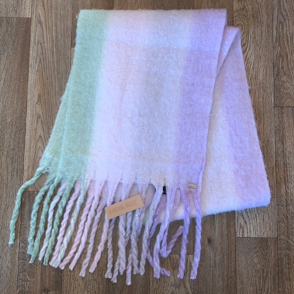NWT Steve Madden 100% Polyester Womens OS Pastel Winter Cold Weather Scarf - Picture 1 of 7